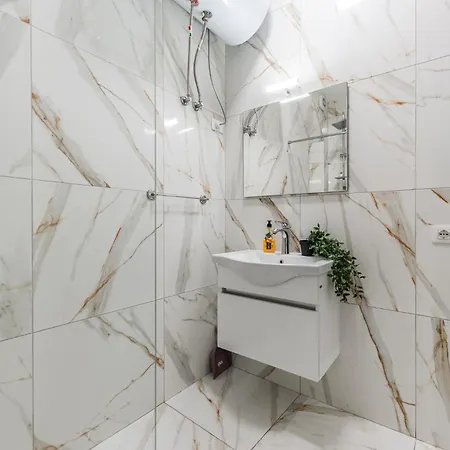 City Center Comfy Studio 500 Mbs Durrës