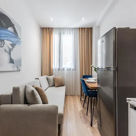 City Center Comfy Studio 500 Mbs Durrës