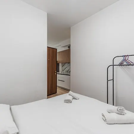 City Center Comfy Studio 500 Mbs * Durrës