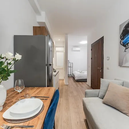 City Center Comfy Studio 500 Mbs Apartamento Durrës